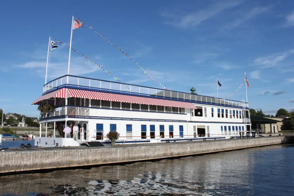 Antique House Boat